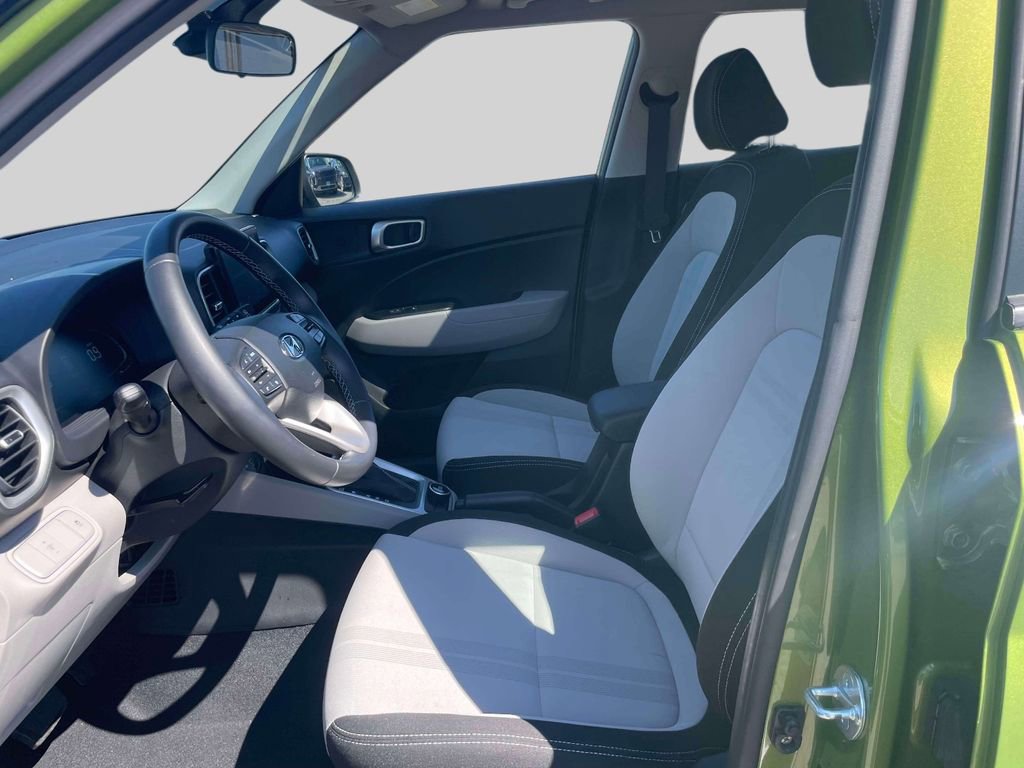 Used 2023 Hyundai Venue SEL image 15