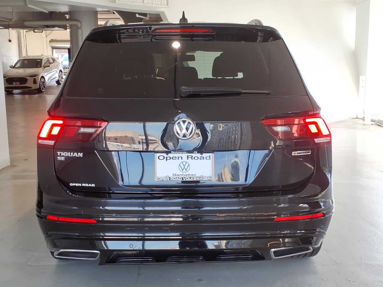 Used 2020 Volkswagen Tiguan SE R-Line AWD/4WD image 5
