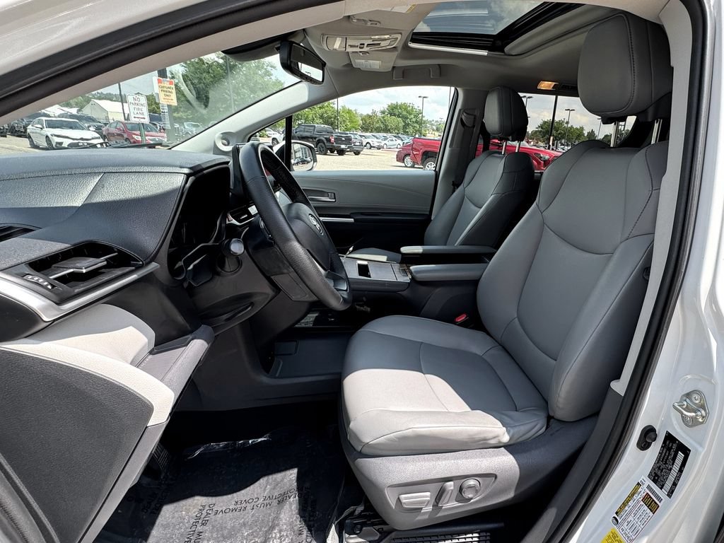 Used 2021 Toyota Sienna XLE w/ XLE Plus Package AWD/4WD image 19