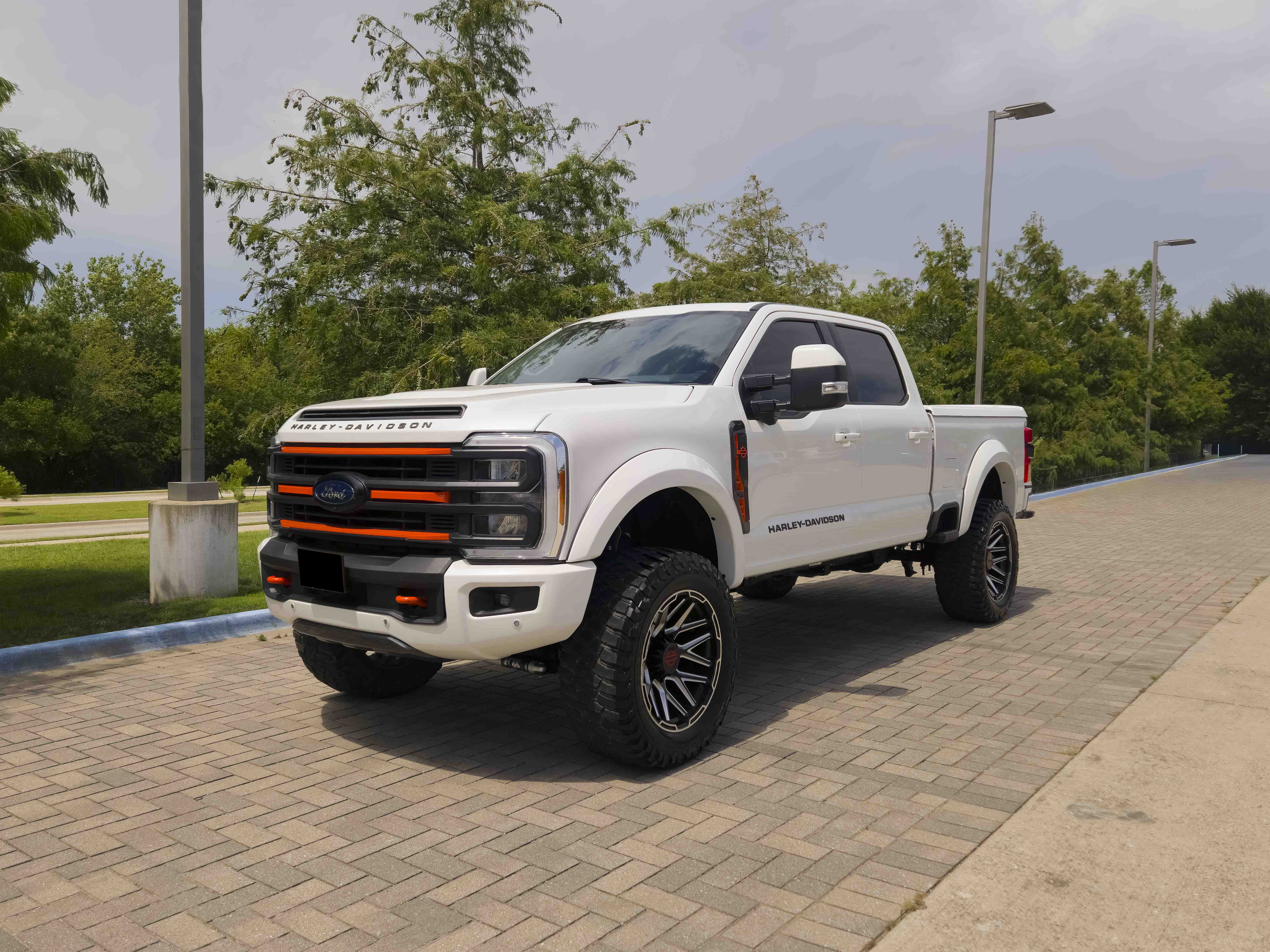 Used 2023 Ford F250 Lariat w/ Lariat Ultimate Package AWD/4WD image 5
