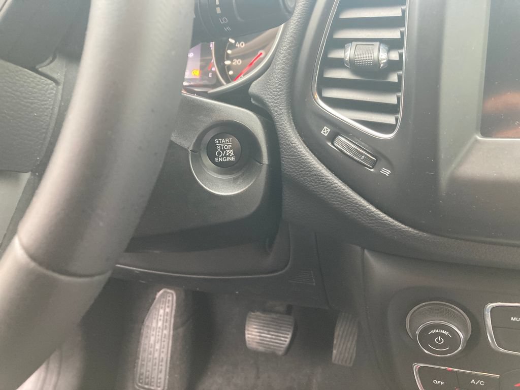Used 2019 Jeep Compass Latitude AWD/4WD image 22