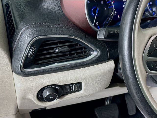 Used 2020 Chrysler Pacifica Limited FWD image 12
