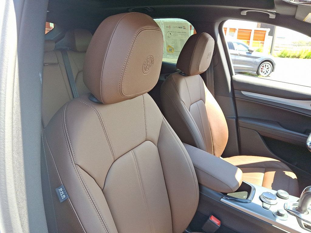 Used 2024 Alfa Romeo Stelvio Ti image 13