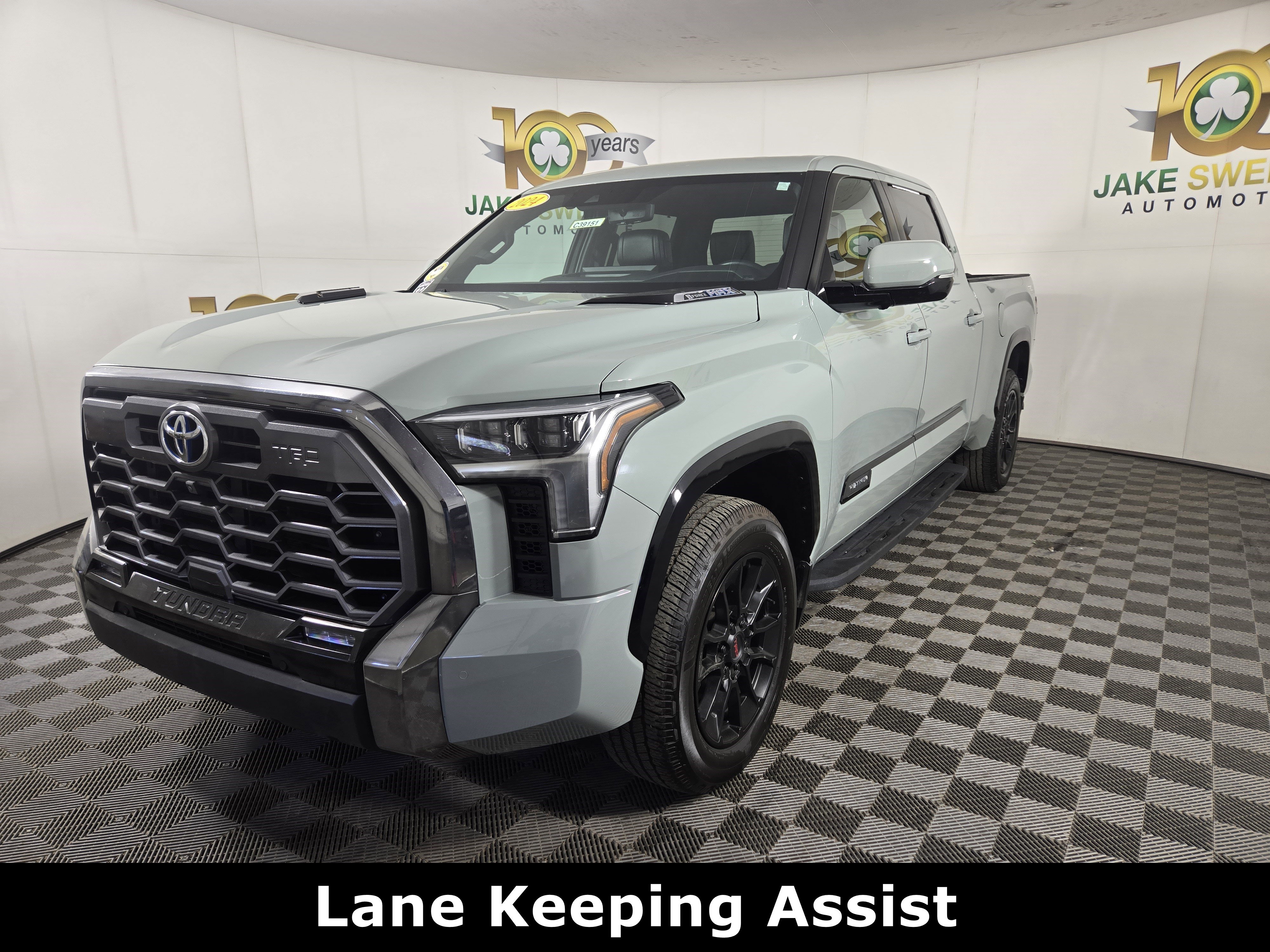 Used 2024 Toyota Tundra Platinum w/ TRD Off-Road Package AWD/4WD image 4