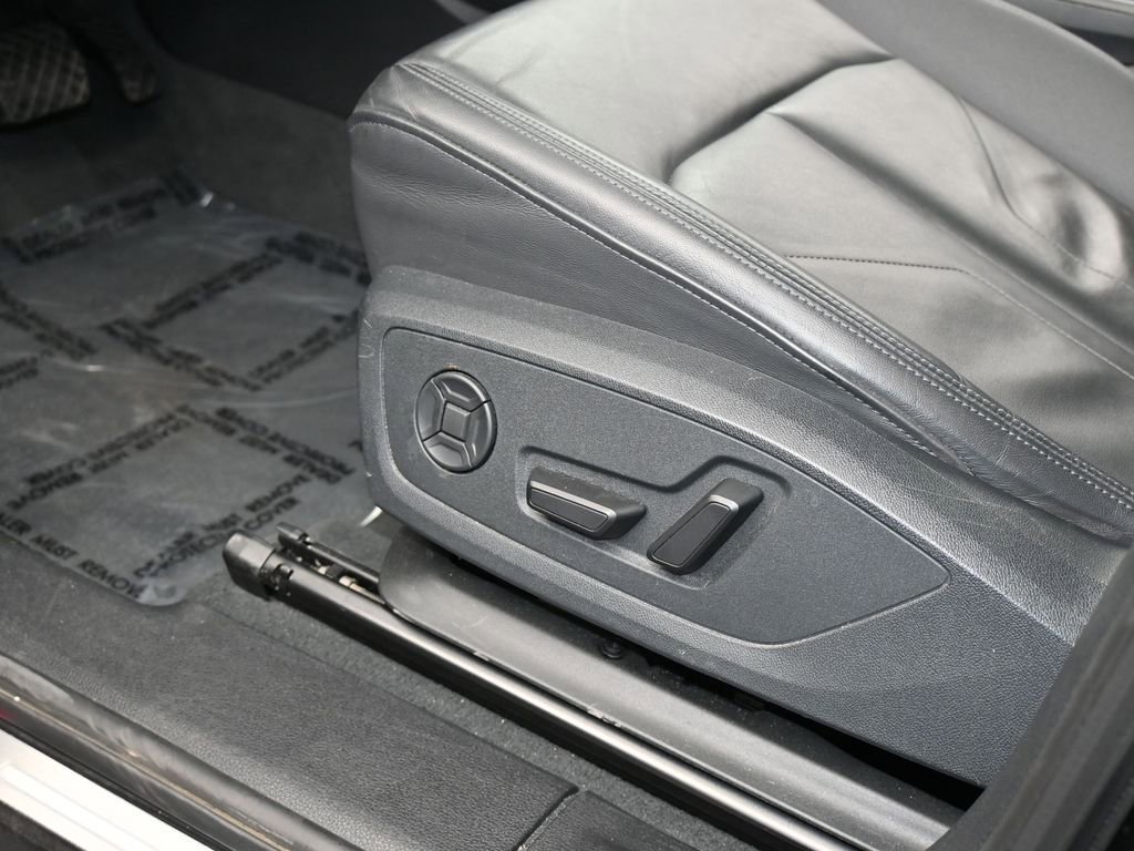 Used 2025 Audi Q3 2.0T Premium image 13