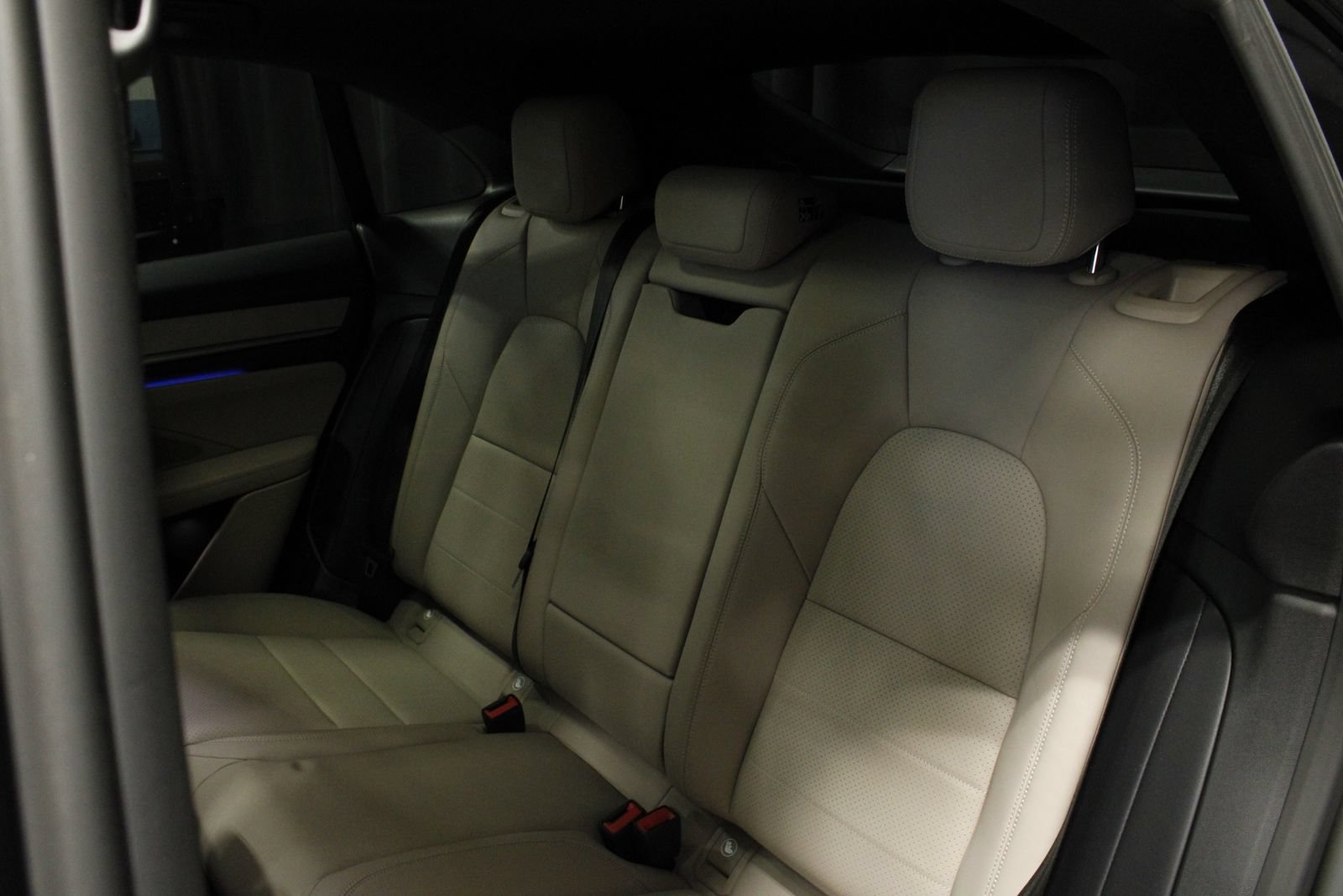 Certified 2025 Porsche Macan 4 Electric AWD/4WD image 21