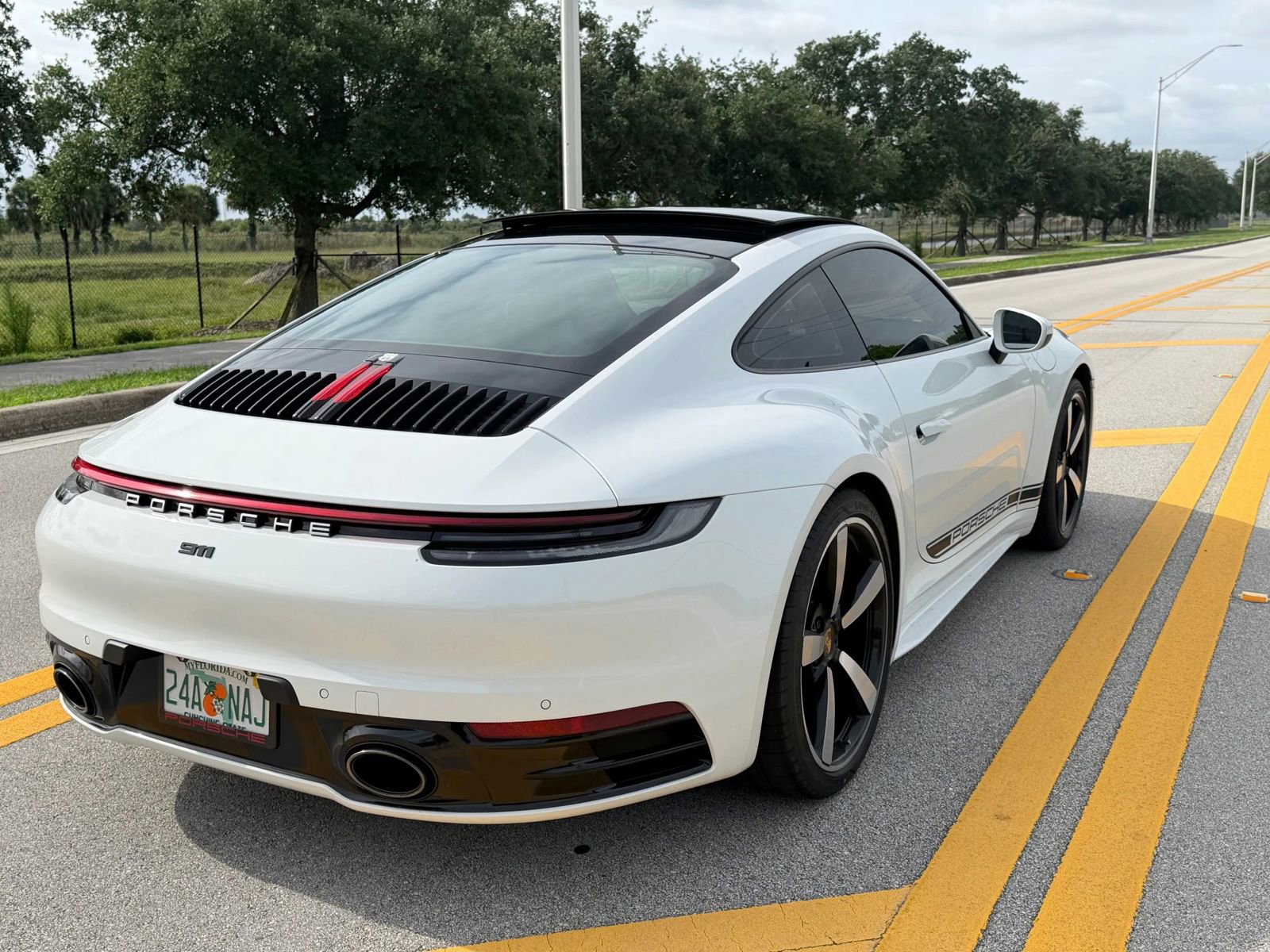 Used 2022 Porsche 911 Carrera image 5