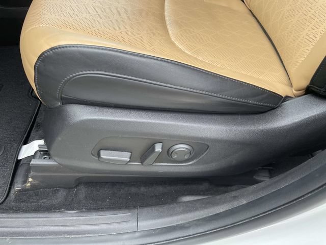 Certified 2024 Kia Carnival LX FWD image 16