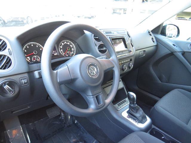 Used 2017 Volkswagen Tiguan S image 9
