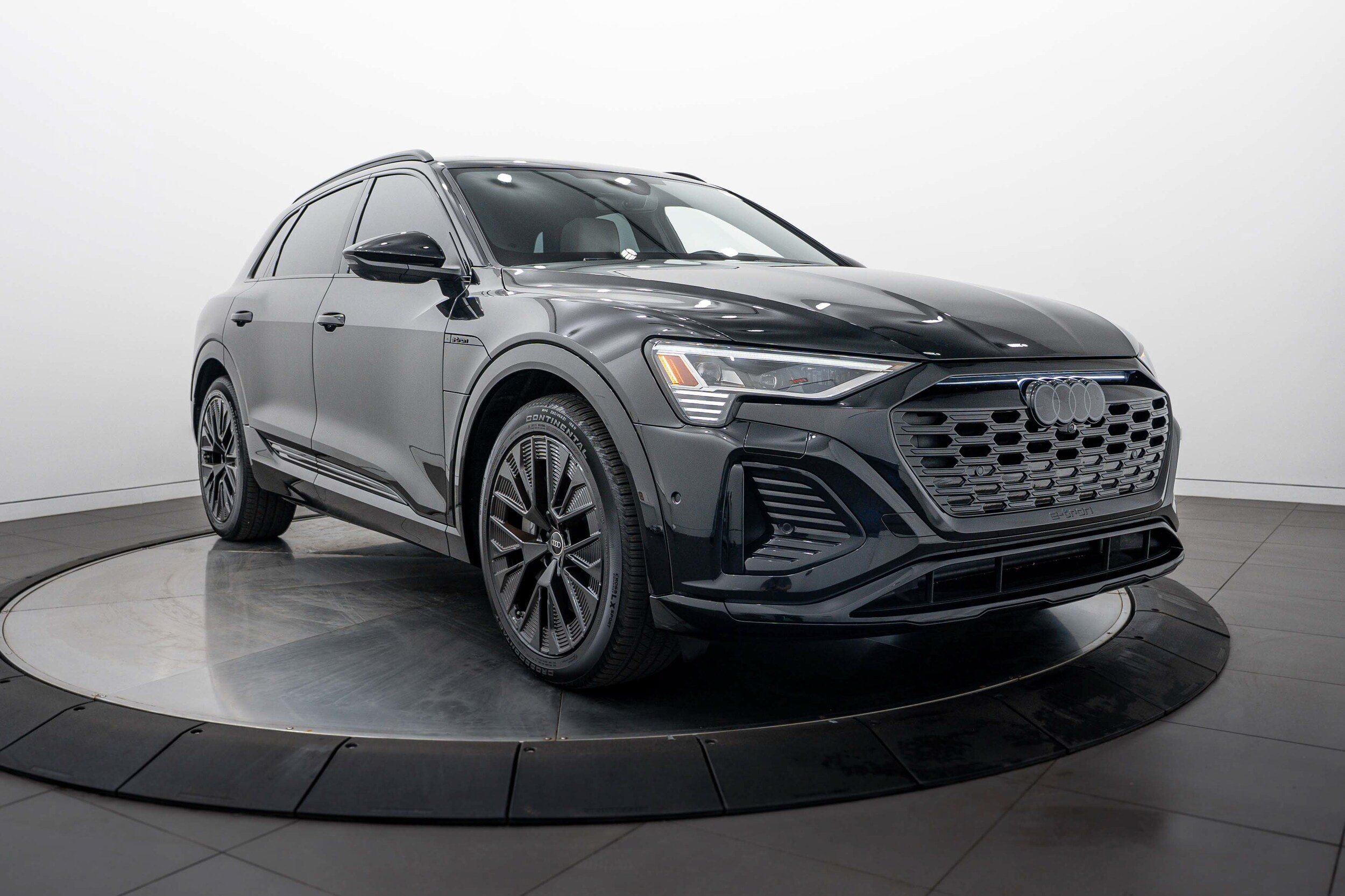 Certified 2024 Audi Q8 e-tron Prestige w/ Prestige Package AWD/4WD image 2