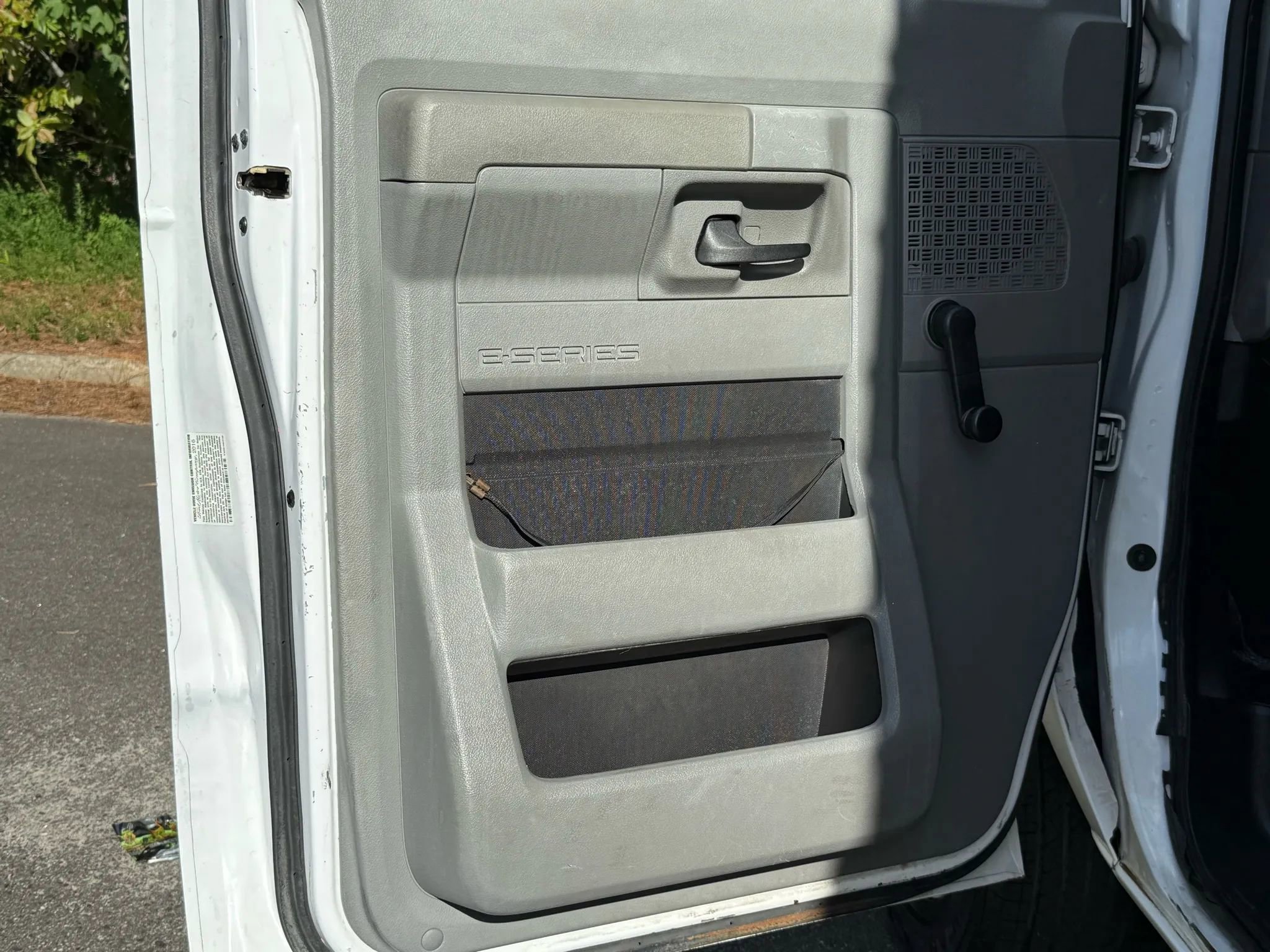 Used 2016 Ford E-350 and Econoline 350 Super Duty image 14