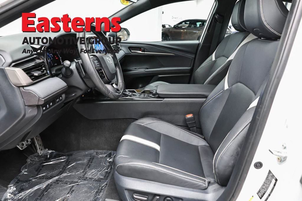 Used 2025 Toyota Camry SE w/ Convenience Package FWD image 14
