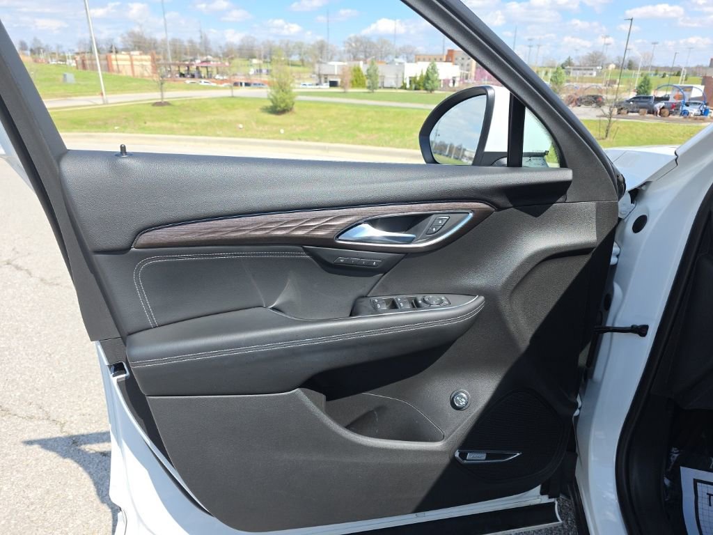 Used 2022 Buick Envision Avenir w/ Technology Package II image 9