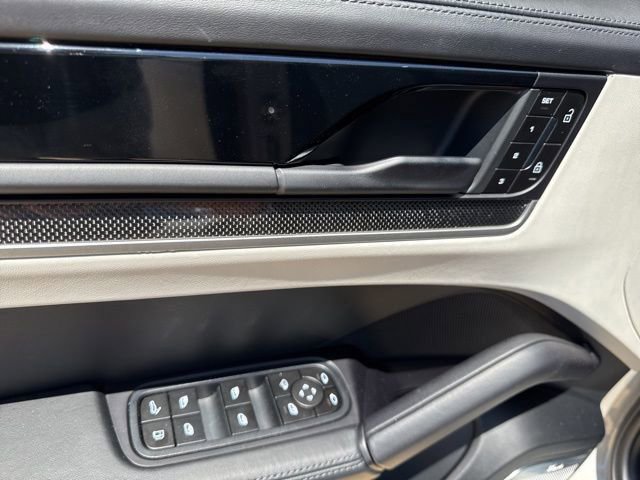 Used 2024 Porsche Cayenne Turbo image 9