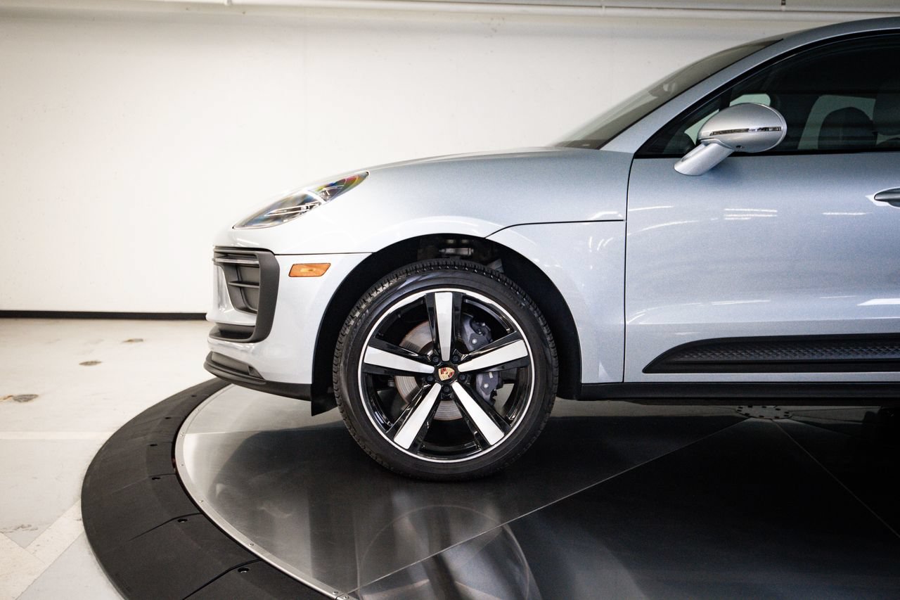 Certified 2023 Porsche Macan AWD/4WD image 11