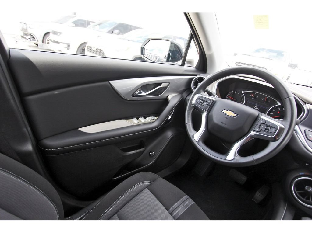 Used 2024 Chevrolet Blazer LT w/ Convenience Package FWD image 8