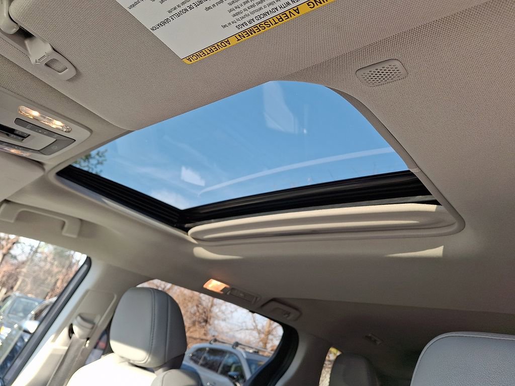 Used 2022 Toyota Sienna XLE image 11