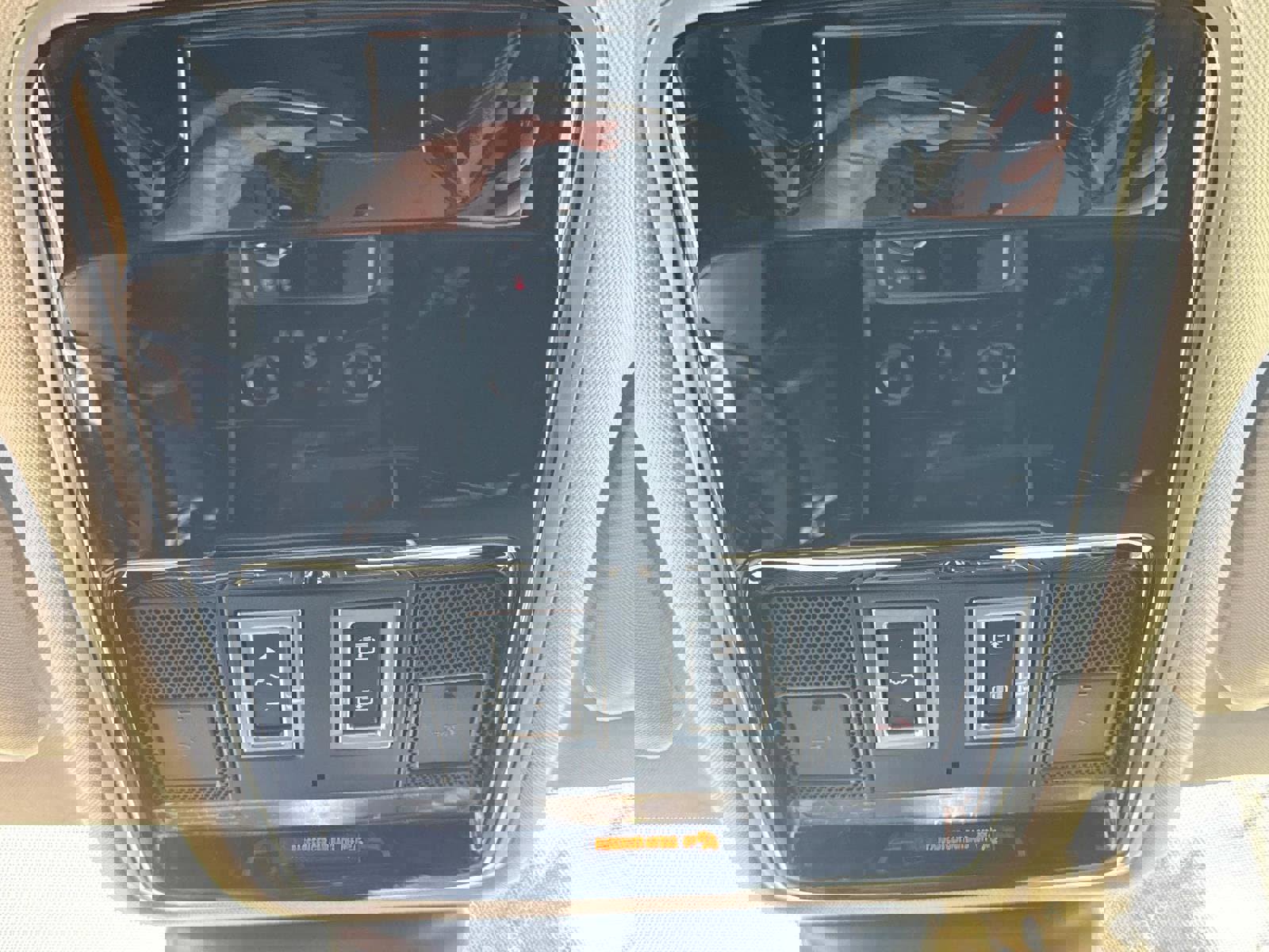 Used 2020 Land Rover Range Rover Velar S image 27