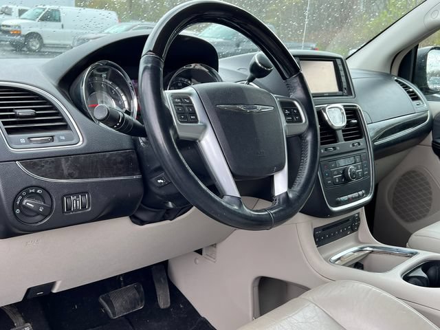 Used 2012 Chrysler Town & Country Limited FWD image 12