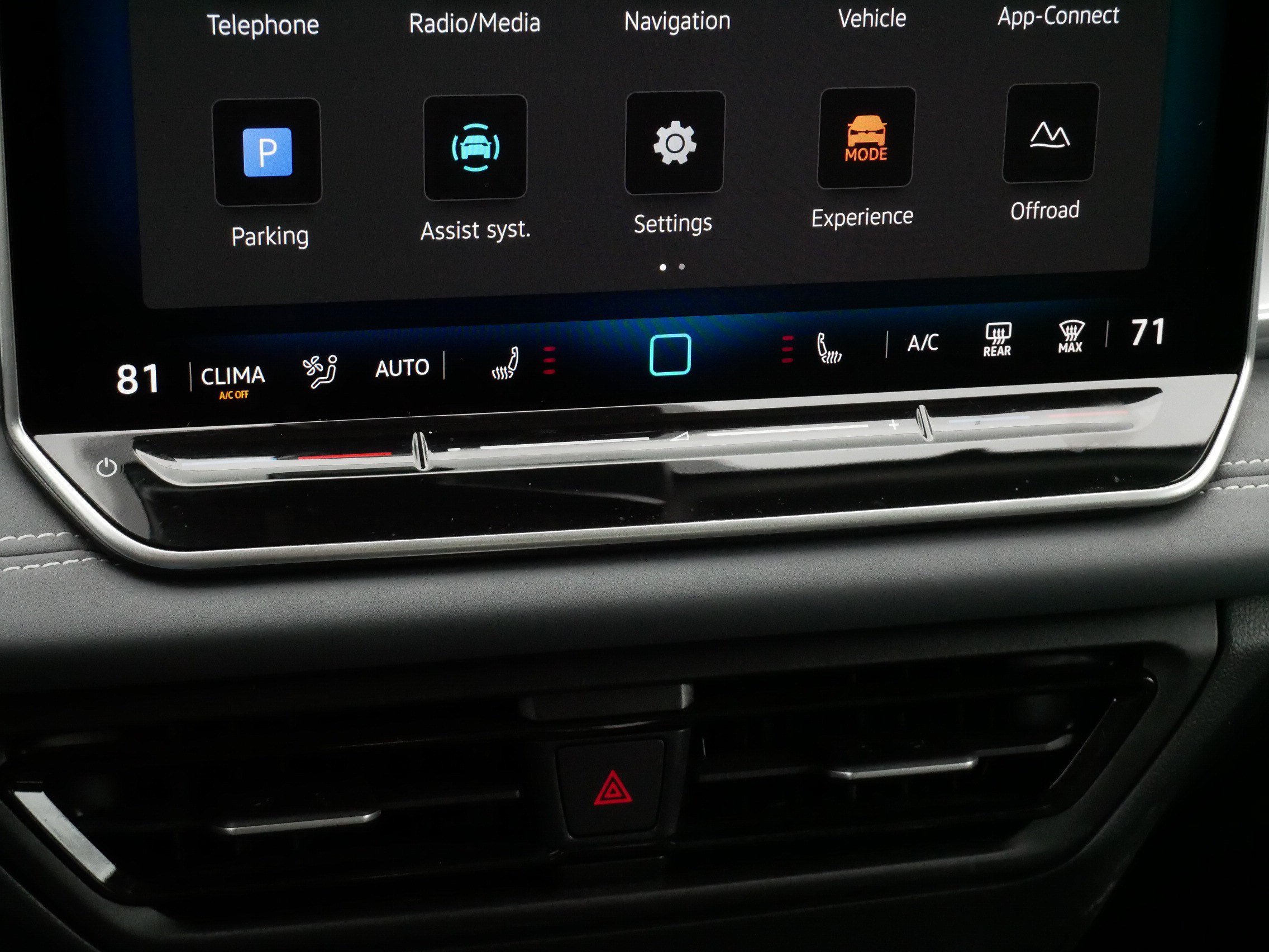 Certified 2025 Volkswagen Tiguan SE w/ Panoramic Sunroof Package AWD/4WD image 23