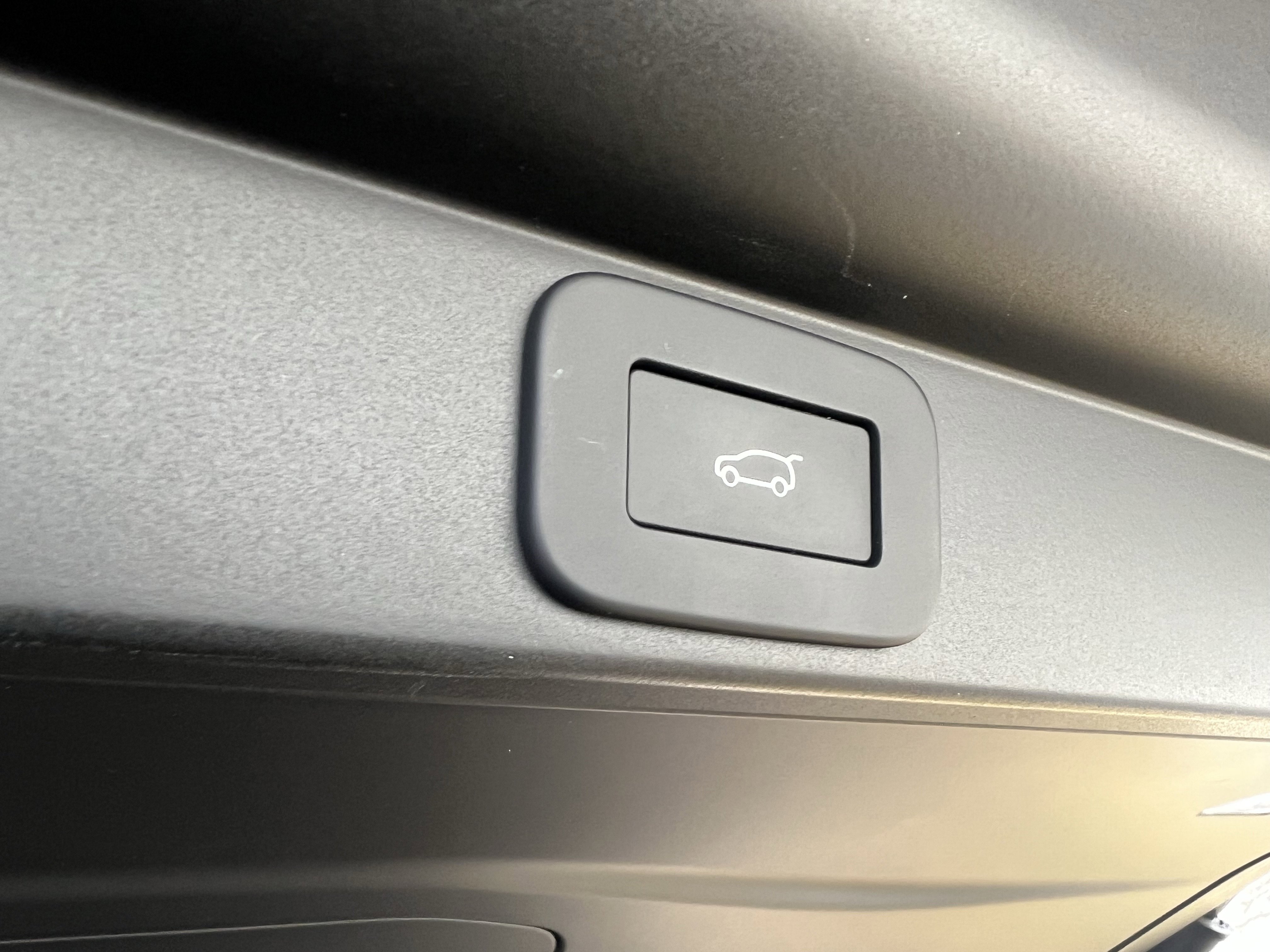 Certified 2025 Land Rover Range Rover Long Wheelbase SE image 38