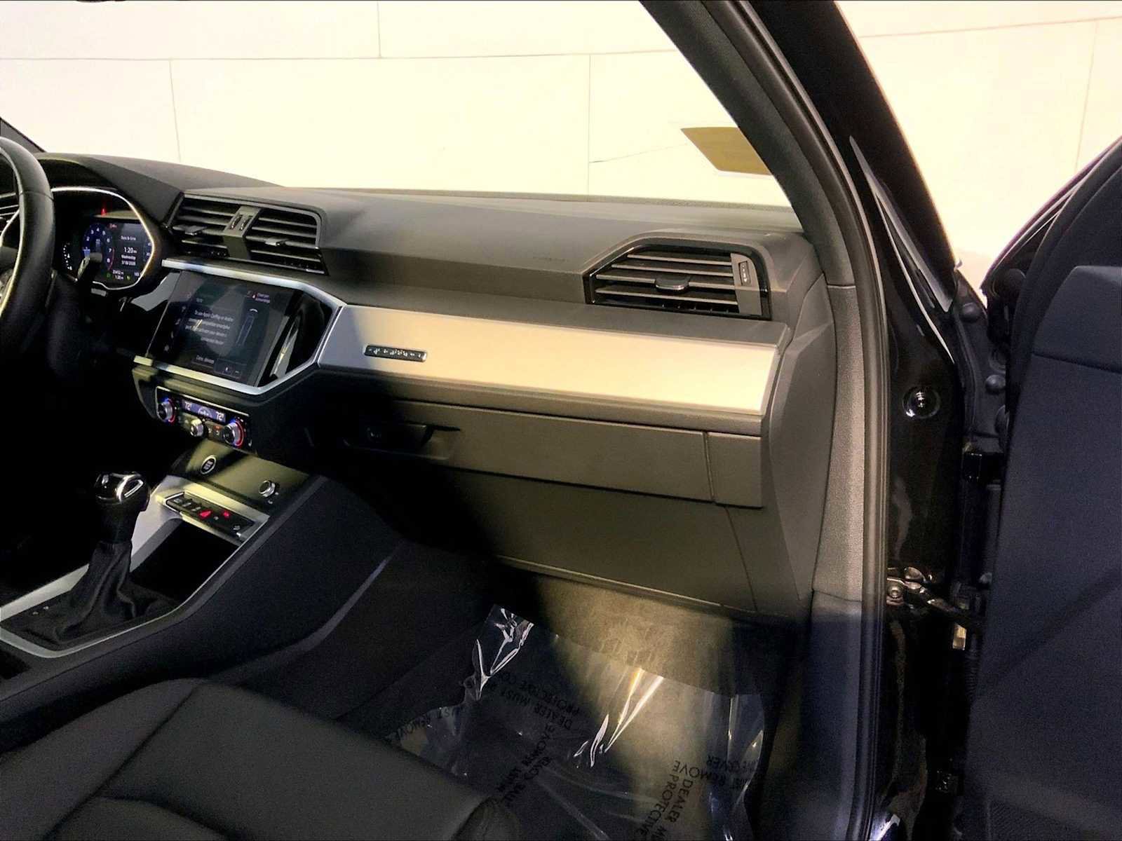 Used 2021 Audi Q3 2.0T Premium image 22