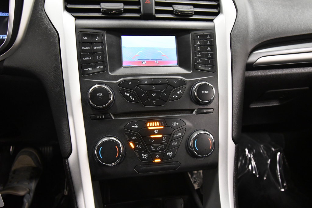 Used 2016 Ford Fusion SE FWD image 24
