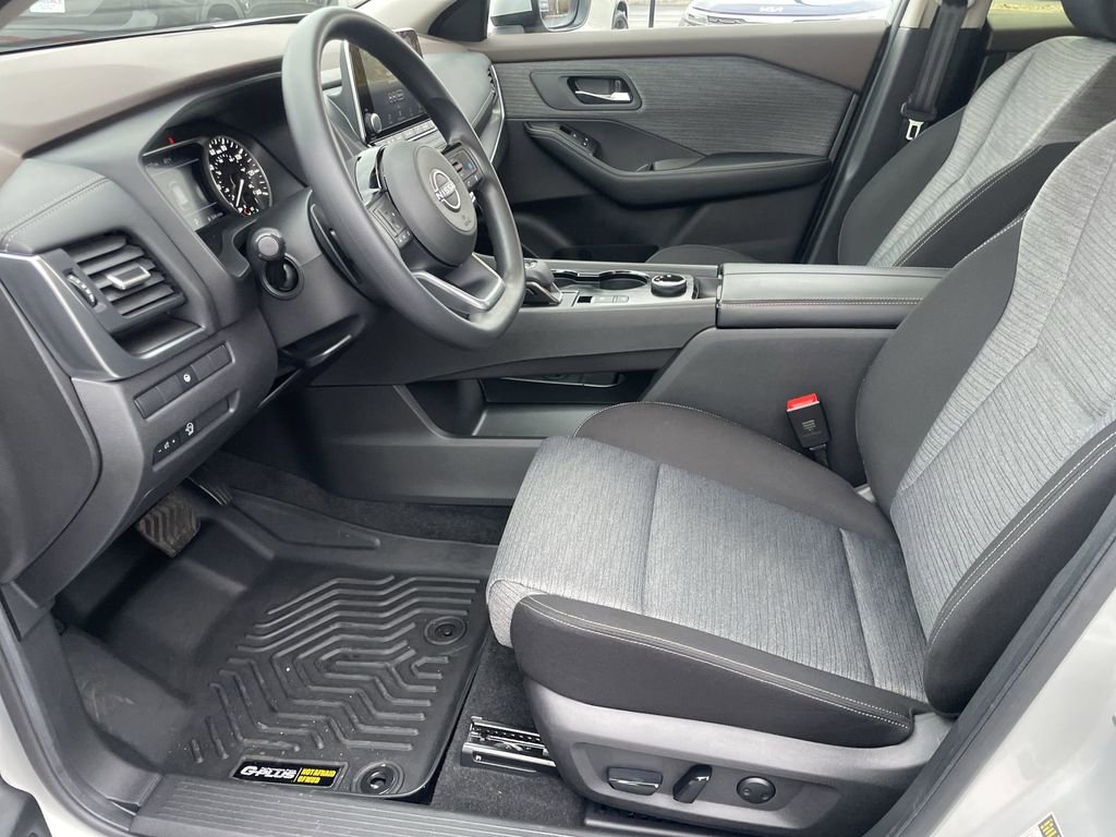 Used 2023 Nissan Rogue SV image 8