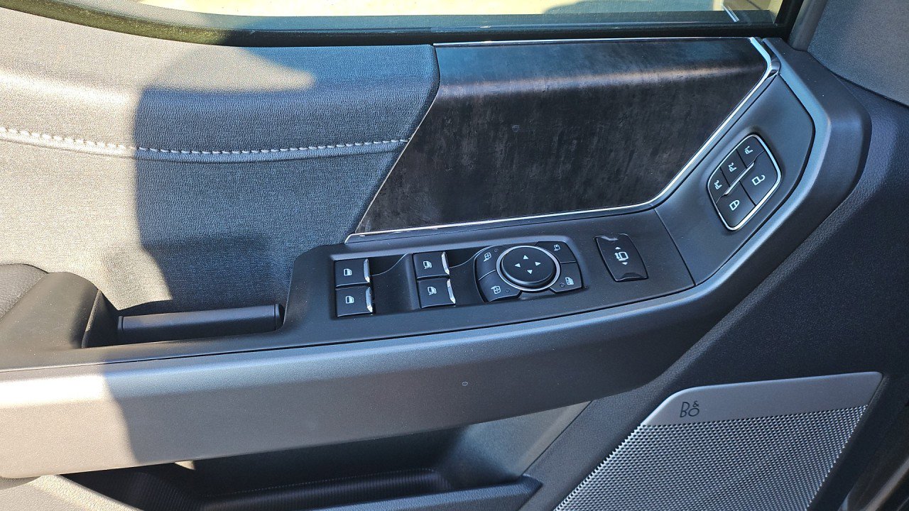New 2026 Ford F250 Lariat w/ Black Appearance Package image 6
