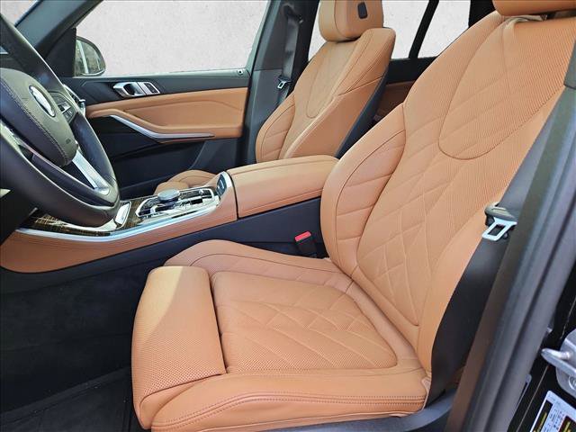 Used 2025 BMW X5 xDrive50e w/ Parking Assistance Package AWD/4WD image 17