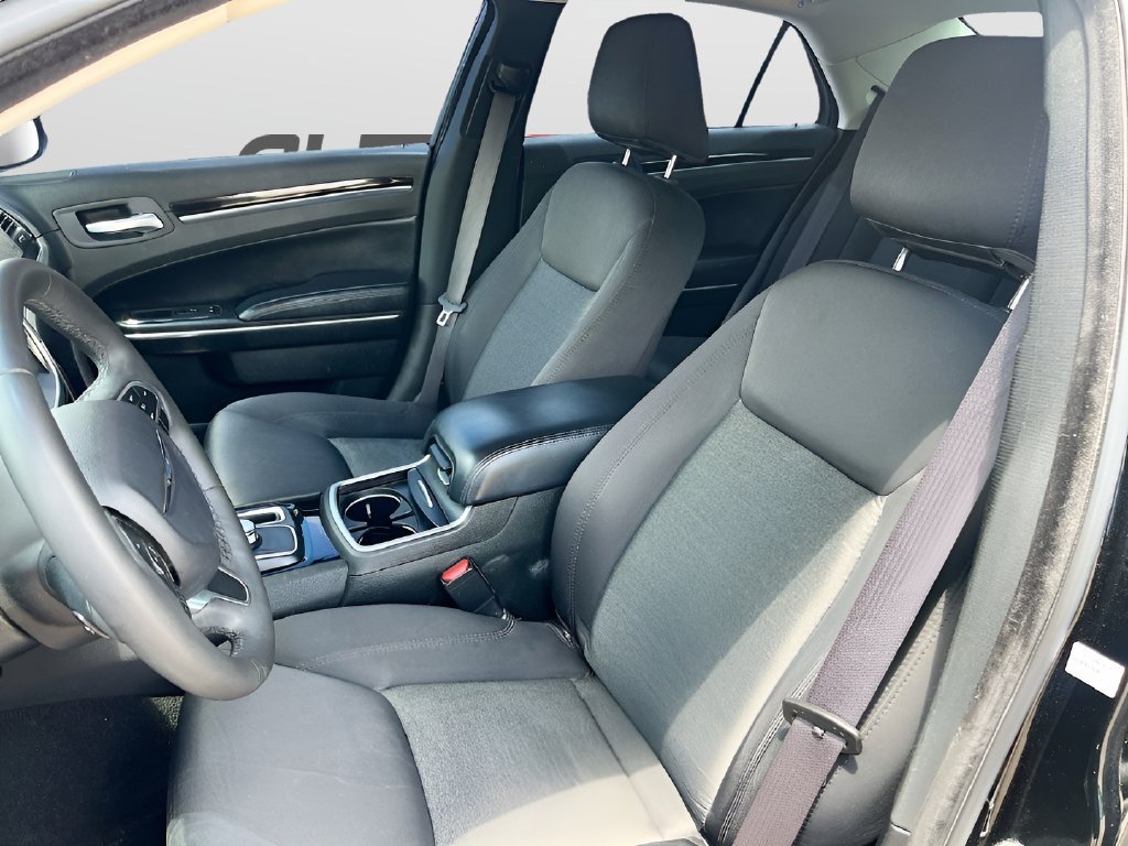 Used 2023 Chrysler 300 Touring RWD image 19