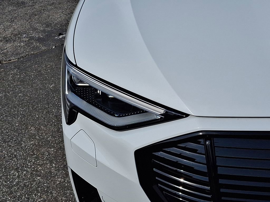 Used 2023 Audi e-tron Premium w/ Convenience Plus Package image 9