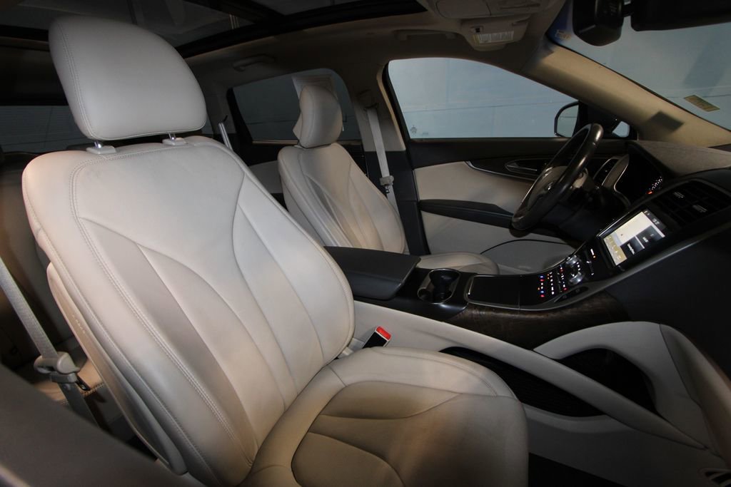 Used 2016 Lincoln MKX Reserve w/ Driver Assistance Package image 26