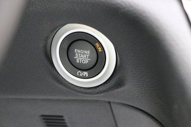 New 2023 Chrysler Pacifica Limited w/ Uconnect Theater Family Group image 32