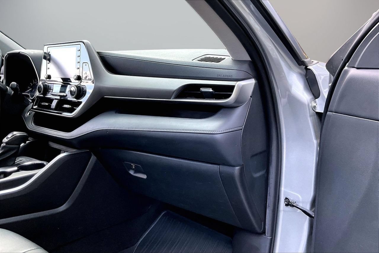 Used 2021 Toyota Highlander XLE FWD image 20
