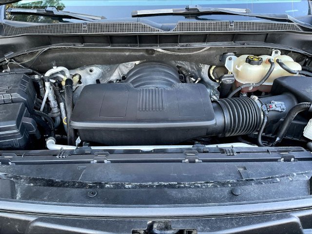Used 2021 Chevrolet Tahoe Z71 w/ Z71 Off-Road Package AWD/4WD image 31