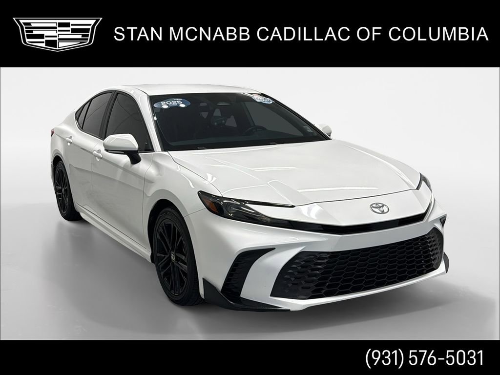 Used 2025 Toyota Camry SE image 1