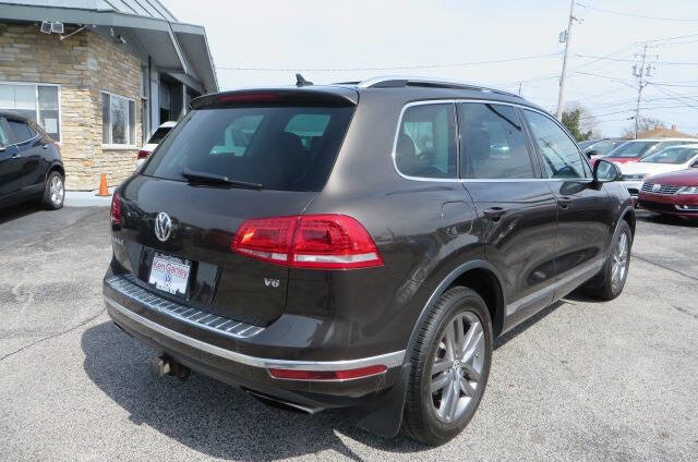 Used 2016 Volkswagen Touareg Sport AWD/4WD image 3