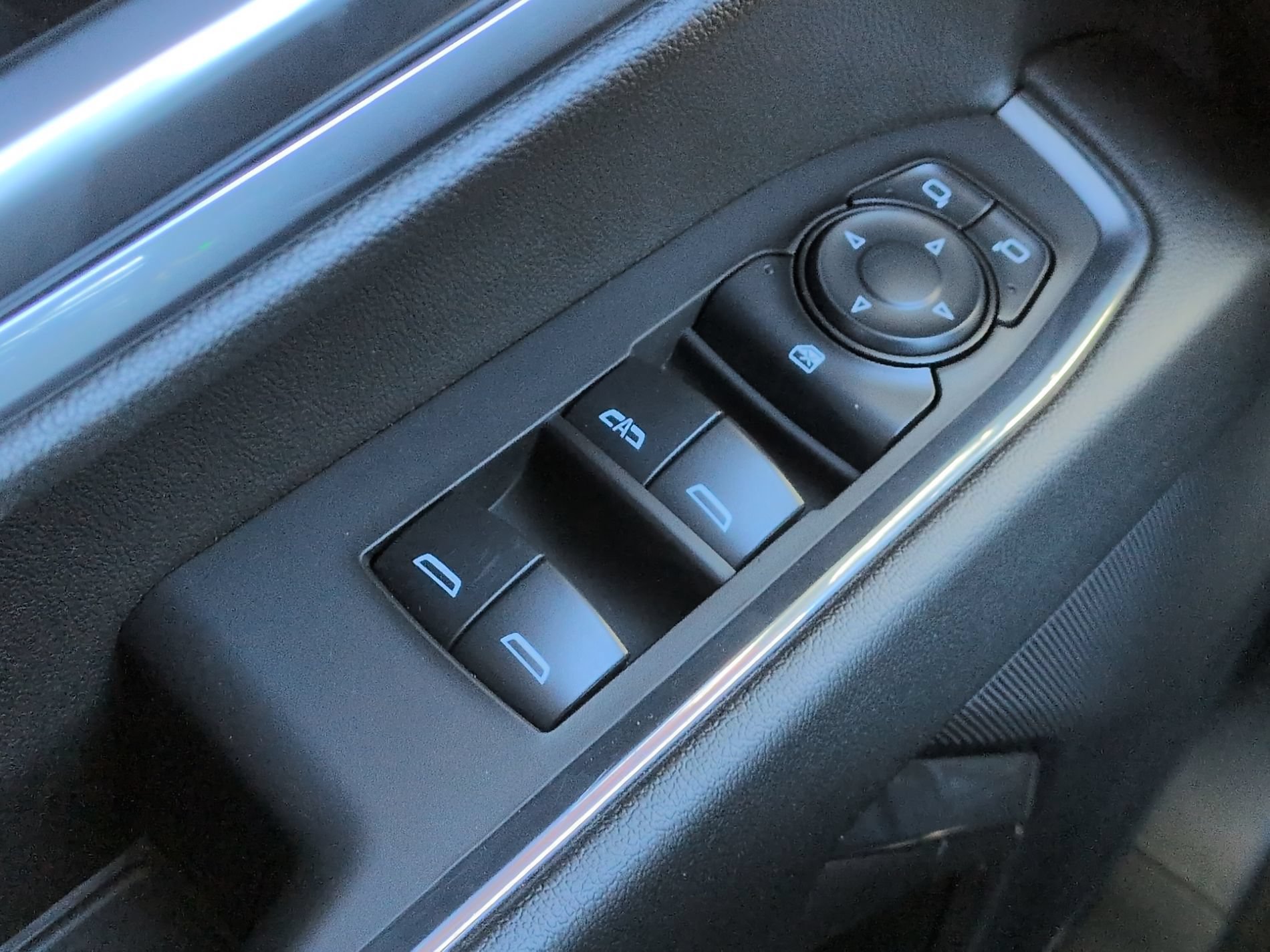 Used 2025 Chevrolet Silverado 1500 LT RWD image 23