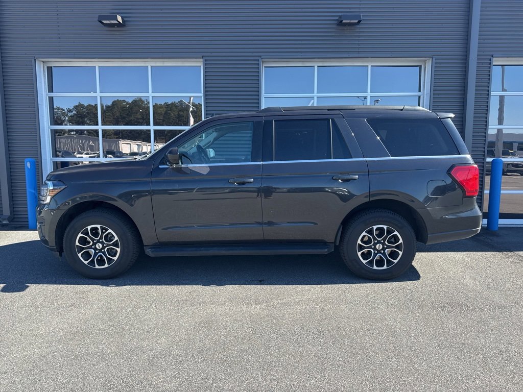 Used 2024 Ford Expedition XLT image 2