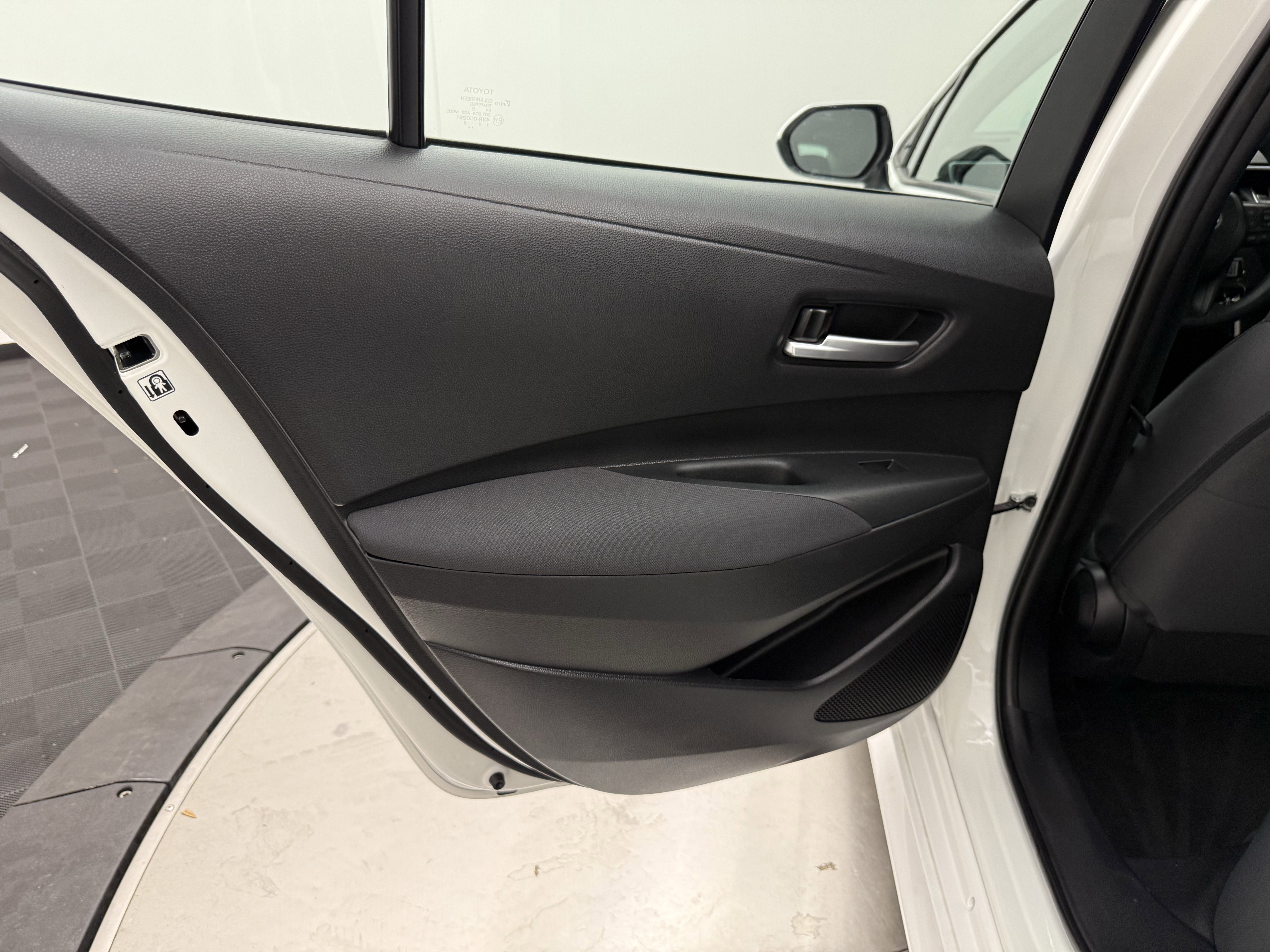 Used 2020 Toyota Corolla LE FWD image 23