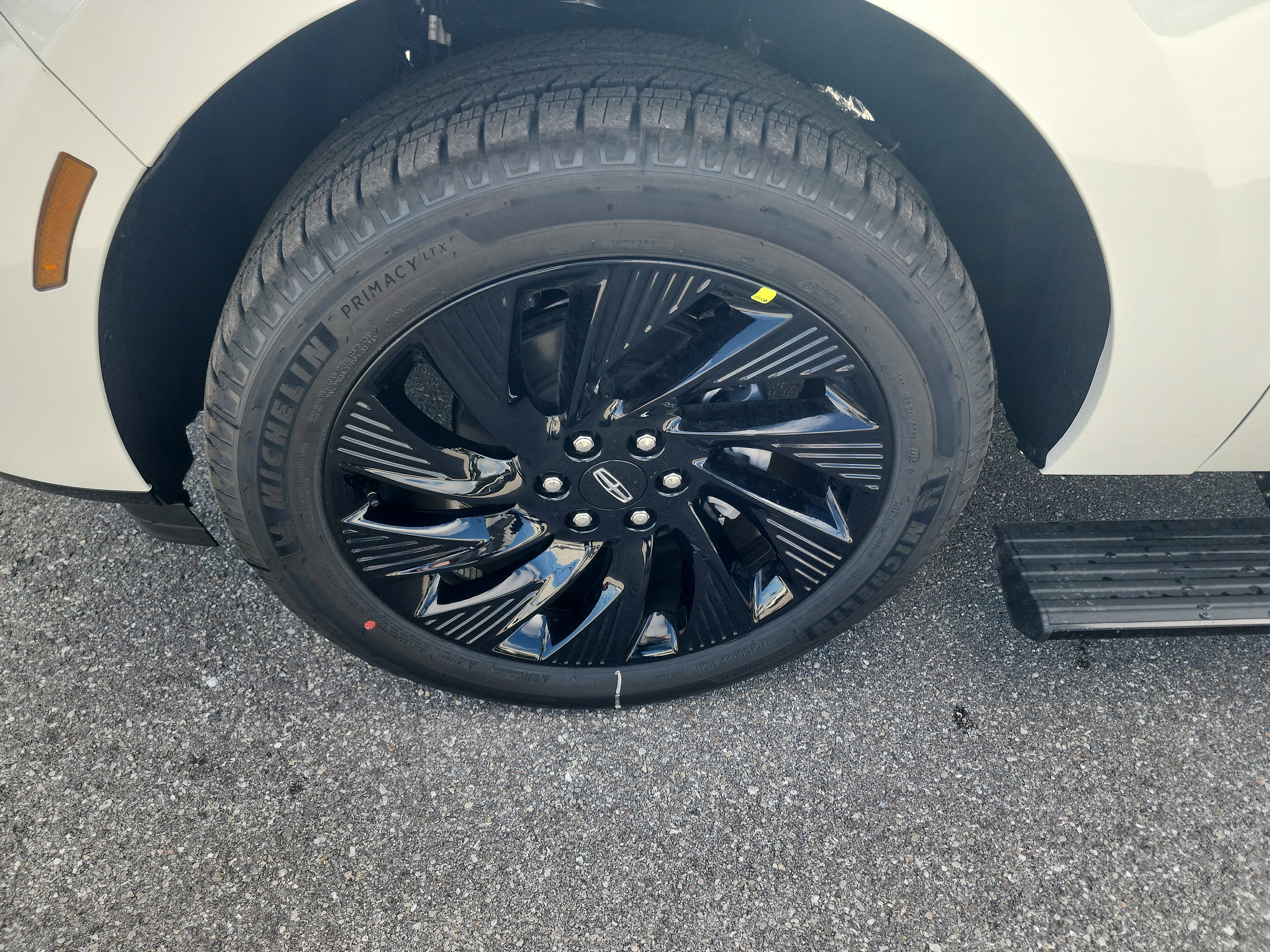 New 2026 Lincoln Navigator L Reserve w/ Jet Appearance Package image 10