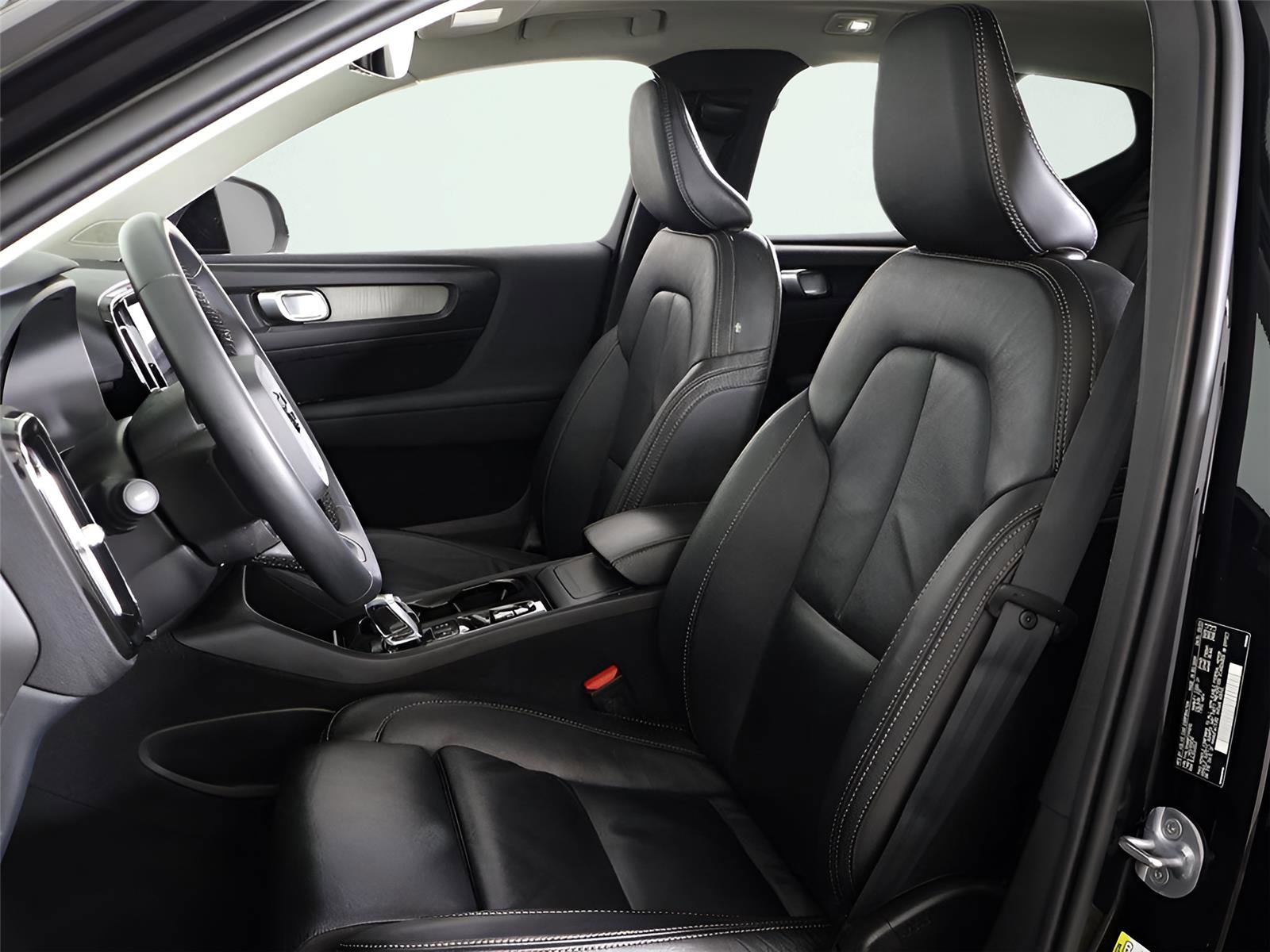 Used 2023 Volvo XC40 B5 Plus w/ Protection Package Premier image 31