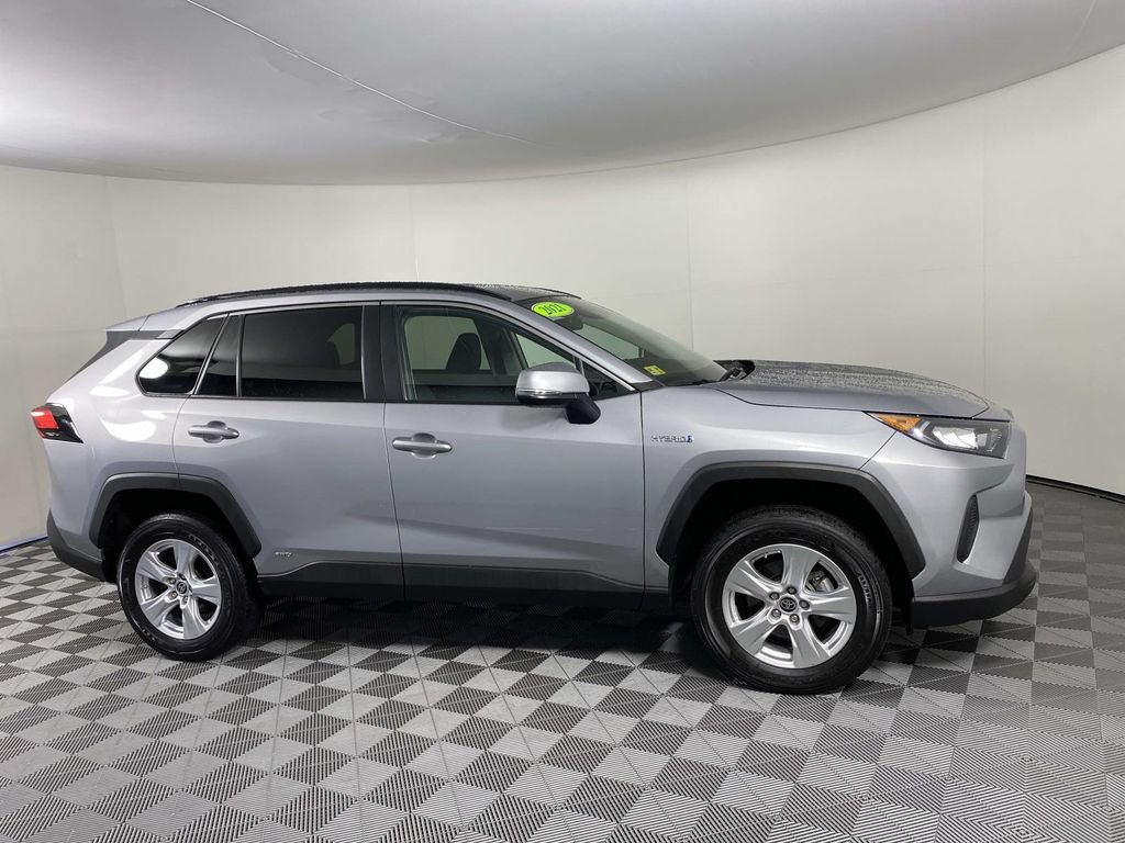 Used 2021 Toyota RAV4 LE AWD/4WD image 10