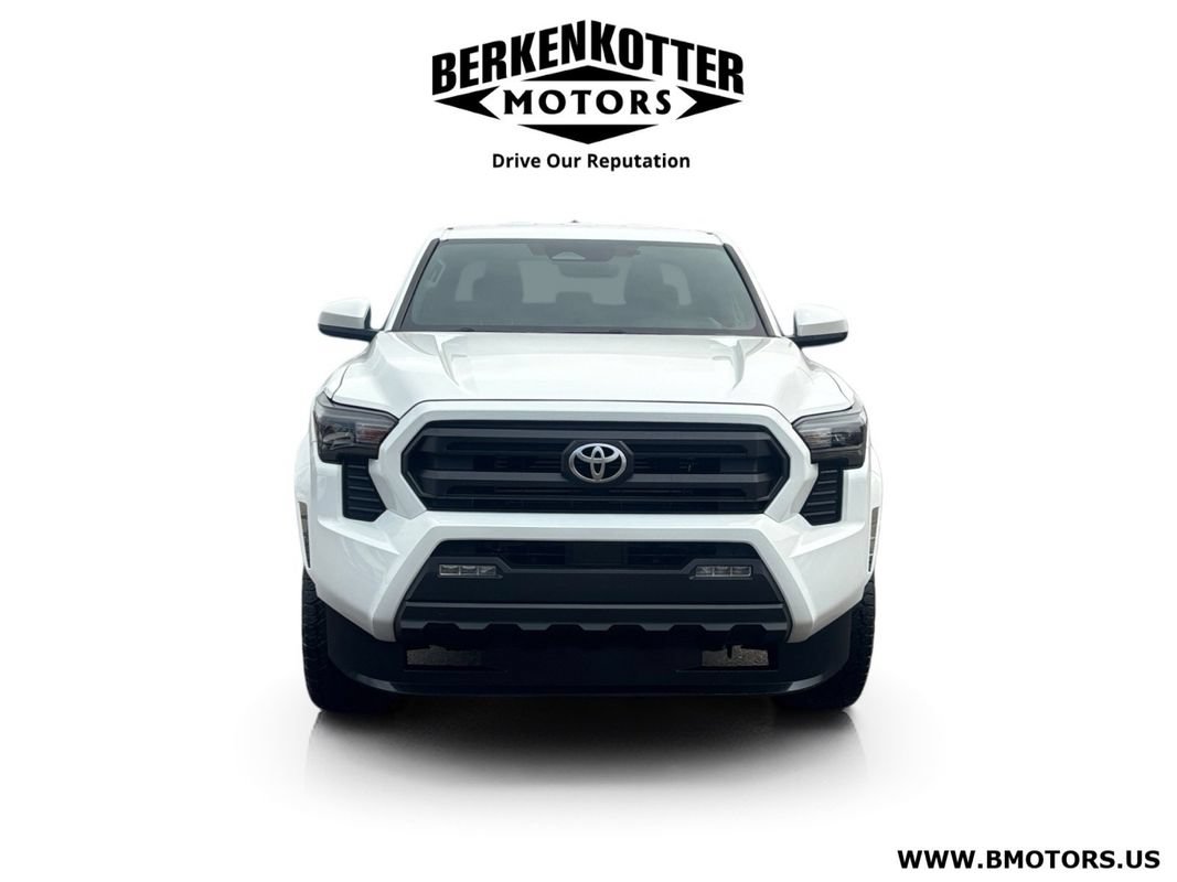 Used 2024 Toyota Tacoma SR5 AWD/4WD image 8