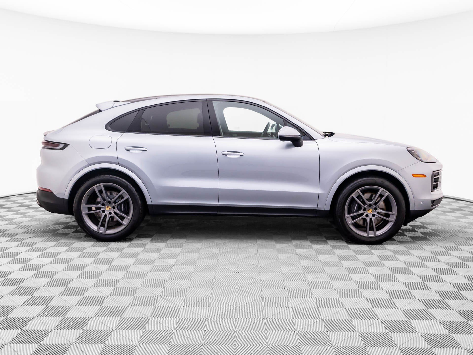 Certified 2024 Porsche Cayenne Coupe AWD/4WD image 8