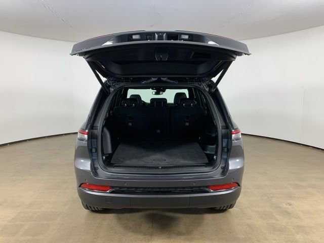Used 2023 Jeep Grand Cherokee Altitude image 12