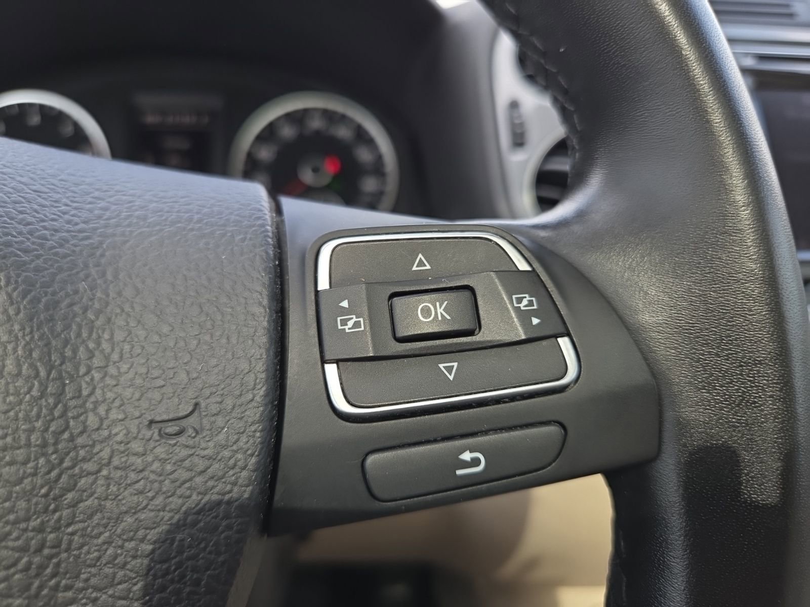 Used 2016 Volkswagen Tiguan SE image 26