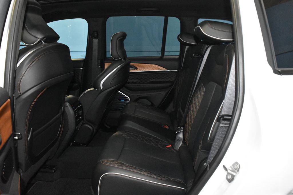 Used 2025 Jeep Grand Cherokee Summit AWD/4WD image 19