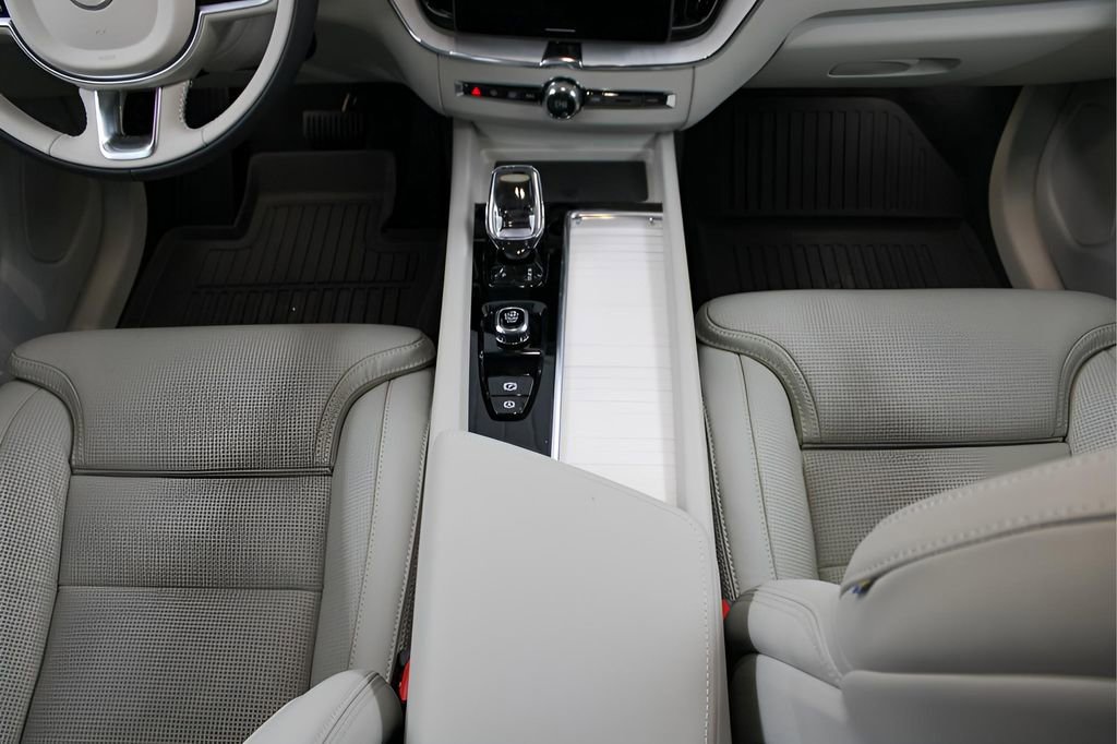 New 2026 Volvo XC60 B5 Ultra w/ Protection Package Premier AWD/4WD image 16